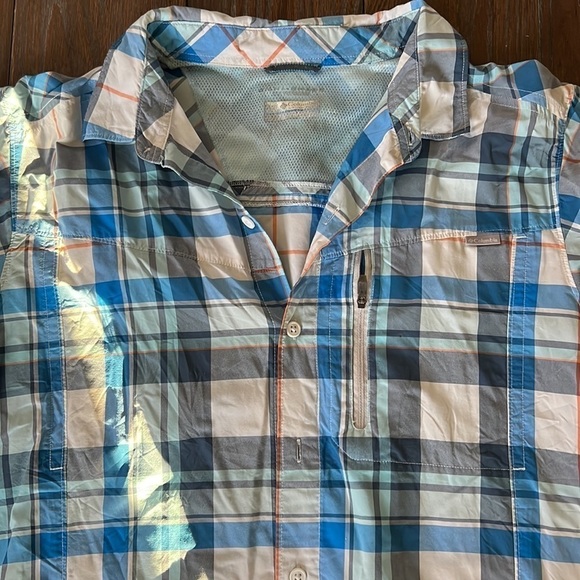 Men’s Columbia short sleeve button down - Picture 3 of 4